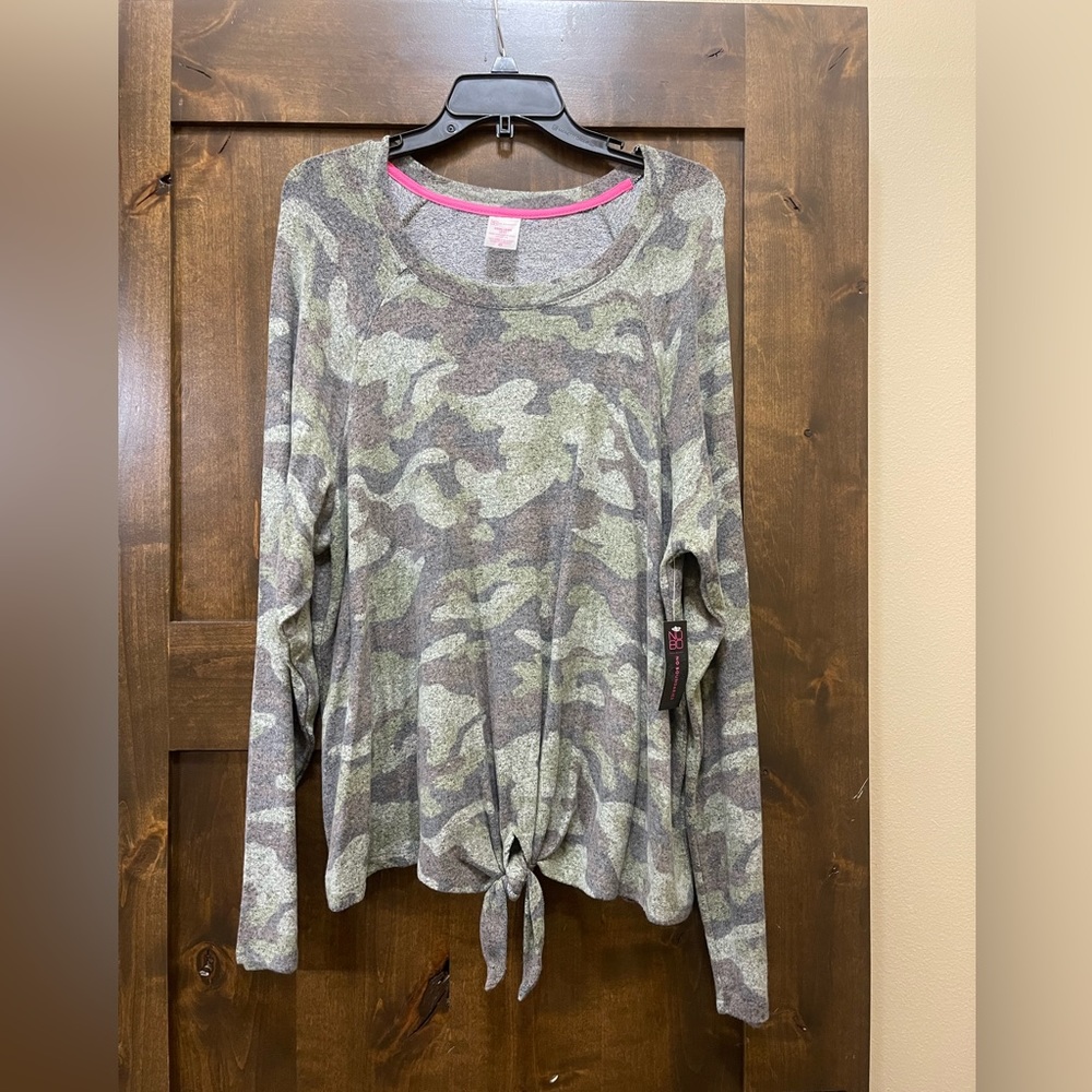 NWT No Boundaries Tie Front Raglan Tee-XXXL